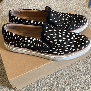 UGG sneaker size 7.